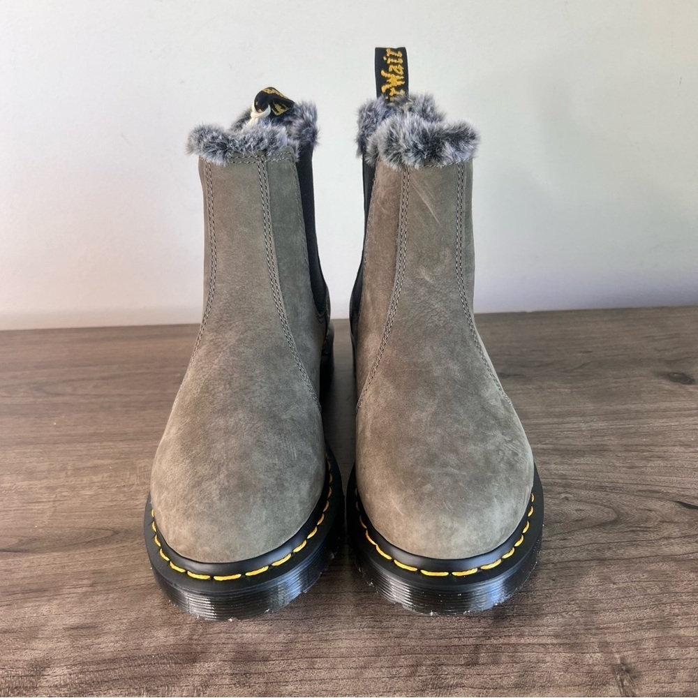 Dr. Martens Women’s Leonore Faux Fur Lined Nubuck Chelsea Boot Size 6 #666 - Picture 3 of 10